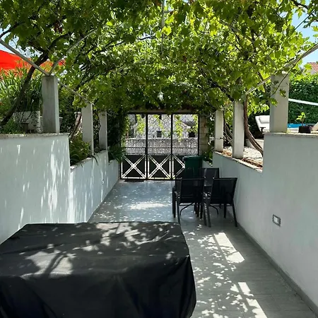 Dubrovnik - Ivanica: “sunnyhills Apartments” With Pool Apartment Ivanica
