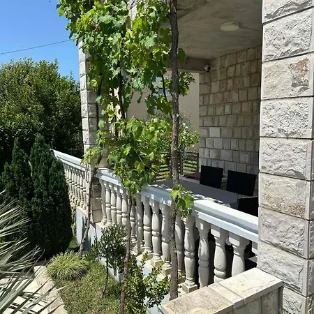 Dubrovnik - Ivanica: “sunnyhills Apartments” With Pool Ivanica